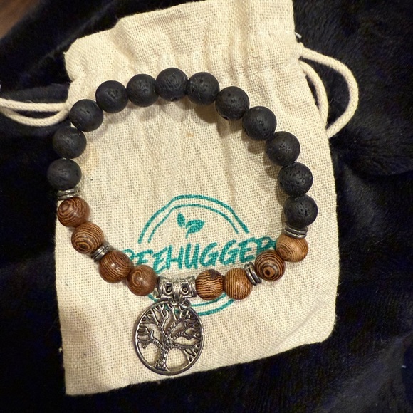 Tree hugger bracelet - Picture 3 of 5